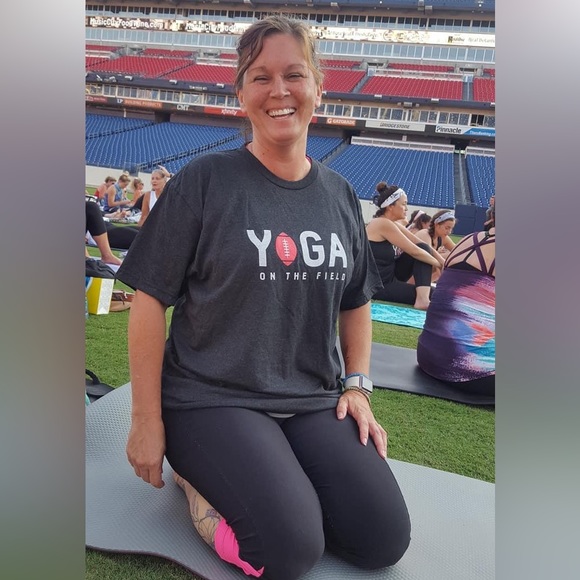 ๐ฆIโm Stefani & thanks for stopping by my closet๐ฆ - Picture 6 of 16